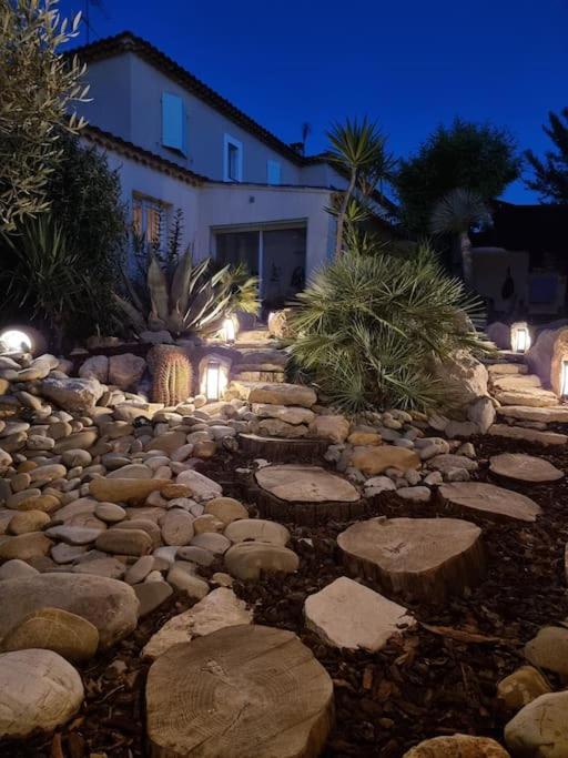 Une Oasis Au Pays De Cezanne Aix-en-Provence Exterior foto